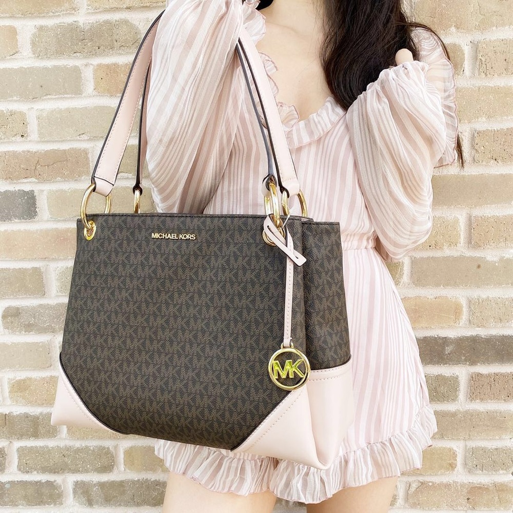 Gaby’sBags💕Michael Kors Tote& Wallet SET NWT - Picture 3 of 8